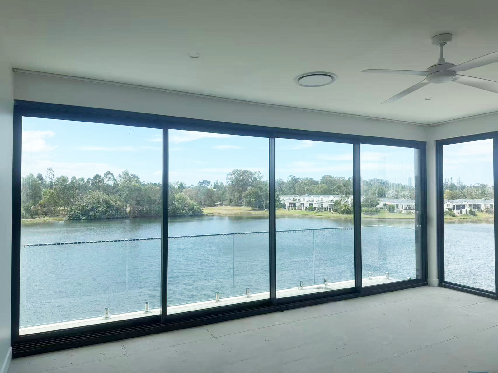 MC100 Sliding Door
